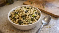 Asma Yapraklı Bulgur Pilavı: hafif ekşimsi aromasıyla tane tane, tam kıvamında