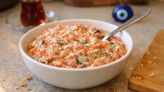 Yoğurtlu Havuç Salatası: Havuçları tavada çevirince kıvamı daha tok oluyor