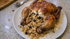 İç pilavlı tavuk dolma tarifi: fırında yavaş pişen, sulu ve tam kıvamında