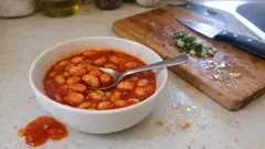 Tane tane salçalı kuru fasulye tarifi: düdüklüde 20 dakikada, tencerede tam kıvamında