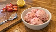 Ev Yapımı Çilekli Dondurma: Az malzemeyle krema gibi kıvam