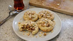 Elmalı tart kurabiye tarifi: kıyır hamur, tarçınlı harç ve üstüne kıtır kırıntı