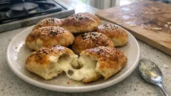 Pamuk gibi yumuşak peynirli poğaça: ılık karışım ölçüsüyle tam kıvam