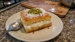 Padişah Yastığı Tatlısı: soğuk şerbet ve labneli kremayla tam kıvamında