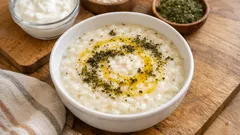 Yoğurdu kesmeden pirinçli yoğurt çorbası: naneli tereyağıyla tam kıvamında