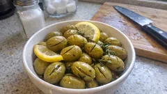 Ev yapımı çizik zeytin: su değişimiyle acısı çıkan, diri kalan salamura tarifi