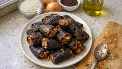 Zeytinyağlı kuru patlıcan dolması: harcı önce pişirince tane tane kalan, dağılmayan tarif