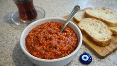 Köz Patlıcan ve Kapya ile Ev Yapımı Ajvar Sos: Kahvaltıya Çok Yakışıyor