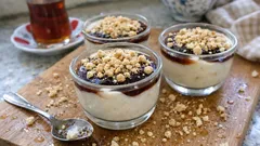 Pekmezli muhallebi tarifi: az malzemeyle pürüzsüz, yoğun aromalı sütlü tatlı