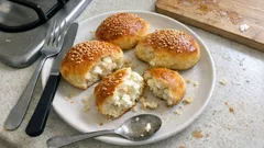 Puf puf kabaran peynirli mayalı poğaça: tepsi mayasıyla hep yumuşak