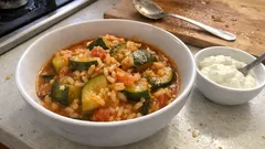 Pirinçli Kabak Yemeği: Salçalı sosuyla tam kıvamında, dağılmadan pişer