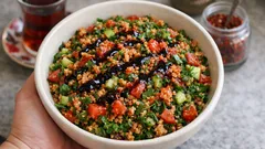 Tam kıvamında kısır tarifi: bulguru kısık ateşte çektirip tane tane yapın