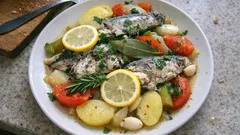 Tek tencerede kolyoz buğulama: su eklemeden, patatesle tam kıvamında