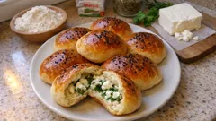 Ertesi gün bile yumuşak kalan peynirli poğaça tarifi (yaş mayalı)