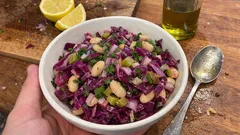 Kırmızı Lahanalı Kuru Fasulye Salatası: Limon-zeytinyağıyla hafif ve tok tutan tarif